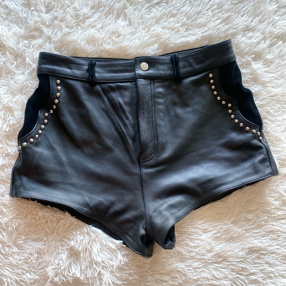 Understated Leather Shorts (Size L)